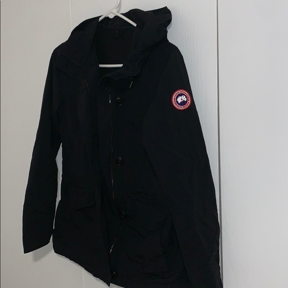 Black windbreaker( needs zipper tassel)